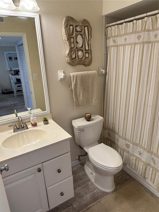 Active With Contract: $170,000 (2 beds, 2 baths, 936 Square Feet)