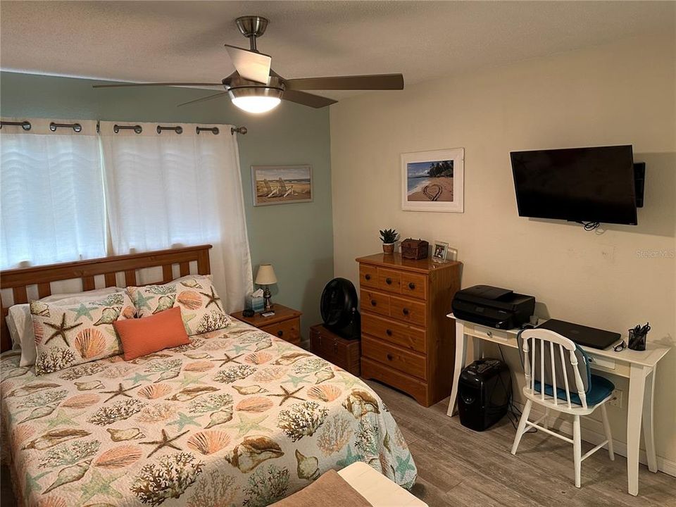 Active With Contract: $170,000 (2 beds, 2 baths, 936 Square Feet)