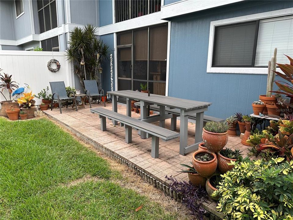 Active With Contract: $170,000 (2 beds, 2 baths, 936 Square Feet)