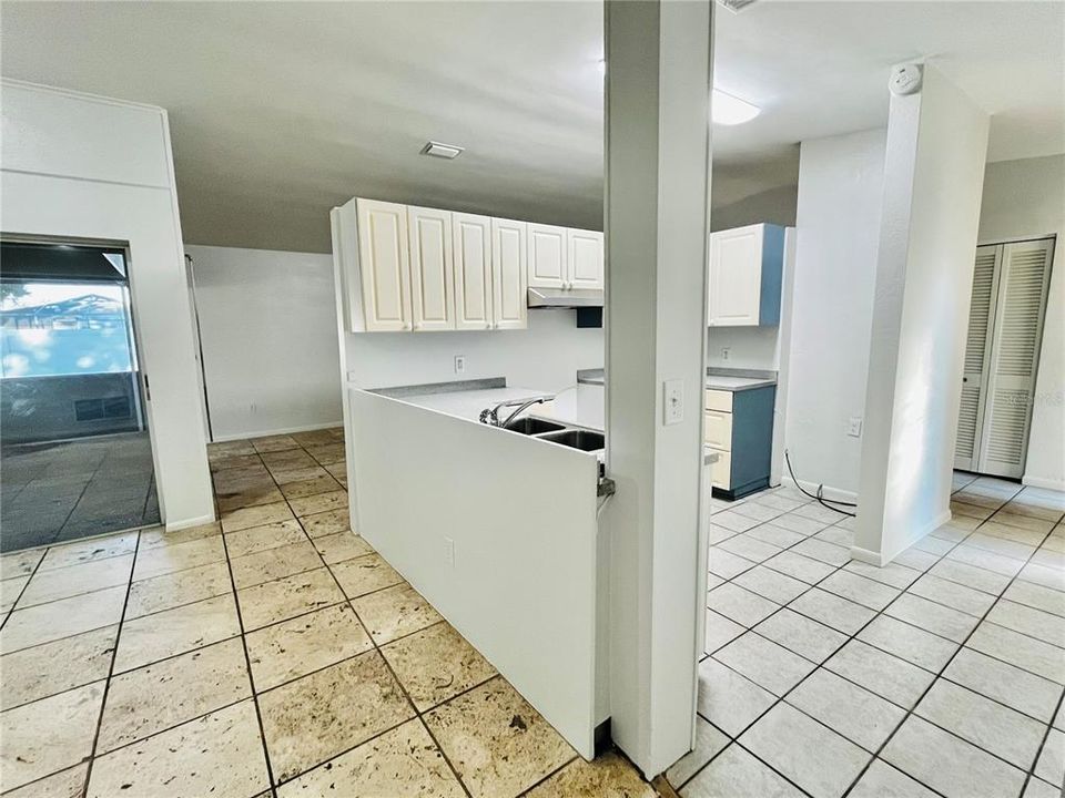 Под контрактом: $385,600 (3 спален, 2 ванн, 1404 Квадратных фут)