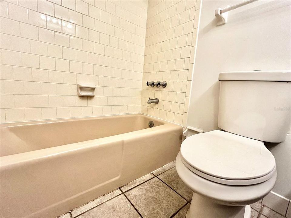 Под контрактом: $385,600 (3 спален, 2 ванн, 1404 Квадратных фут)