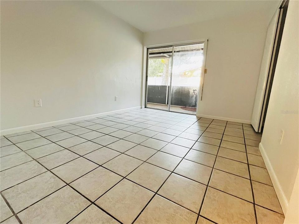 Под контрактом: $385,600 (3 спален, 2 ванн, 1404 Квадратных фут)