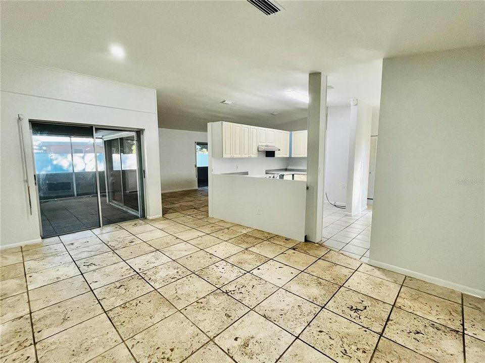 Под контрактом: $385,600 (3 спален, 2 ванн, 1404 Квадратных фут)