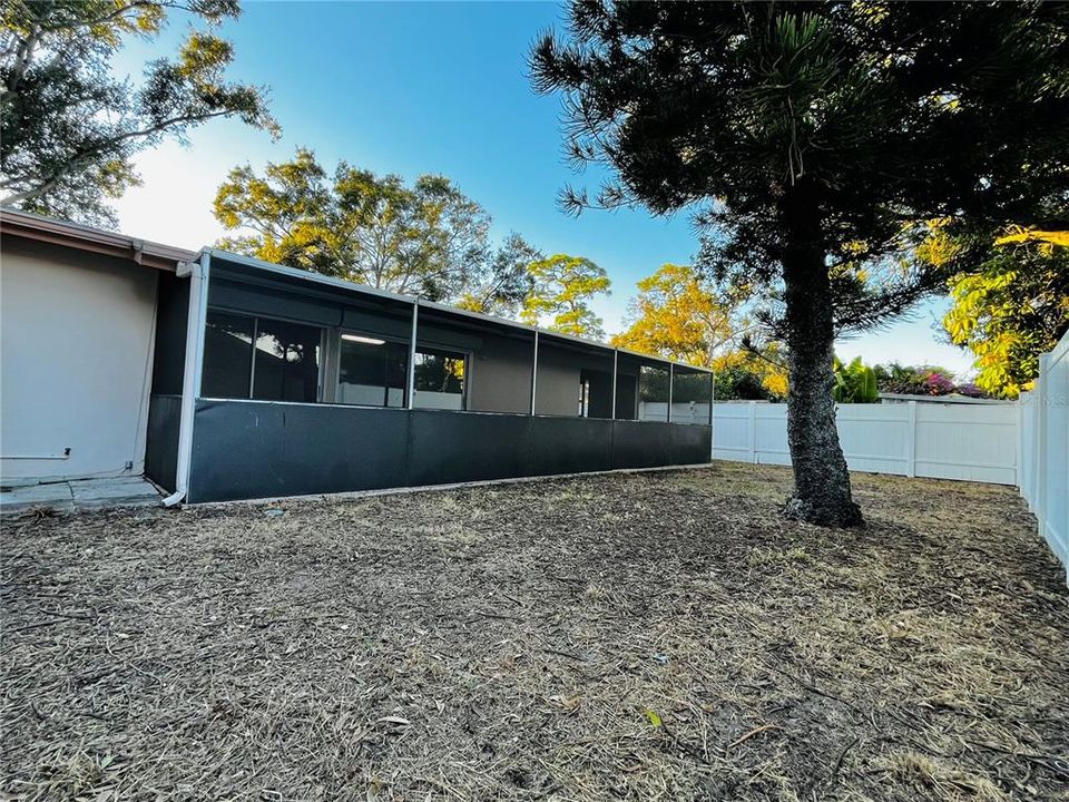 Под контрактом: $385,600 (3 спален, 2 ванн, 1404 Квадратных фут)