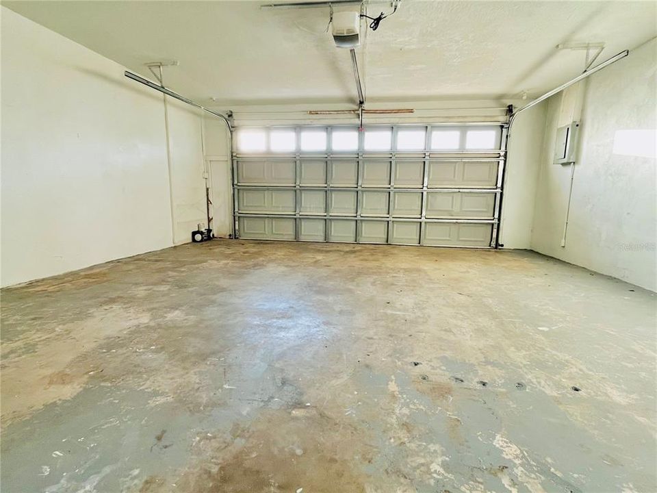 Под контрактом: $385,600 (3 спален, 2 ванн, 1404 Квадратных фут)