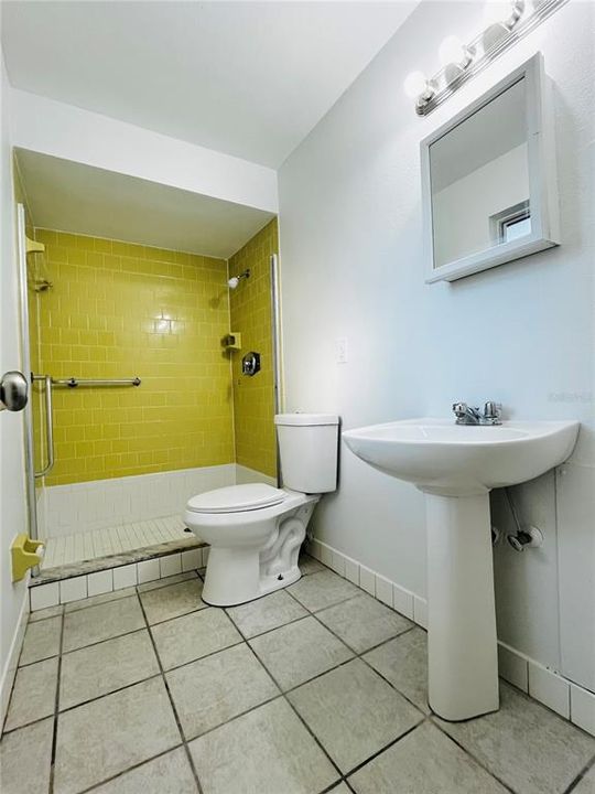 Под контрактом: $385,600 (3 спален, 2 ванн, 1404 Квадратных фут)