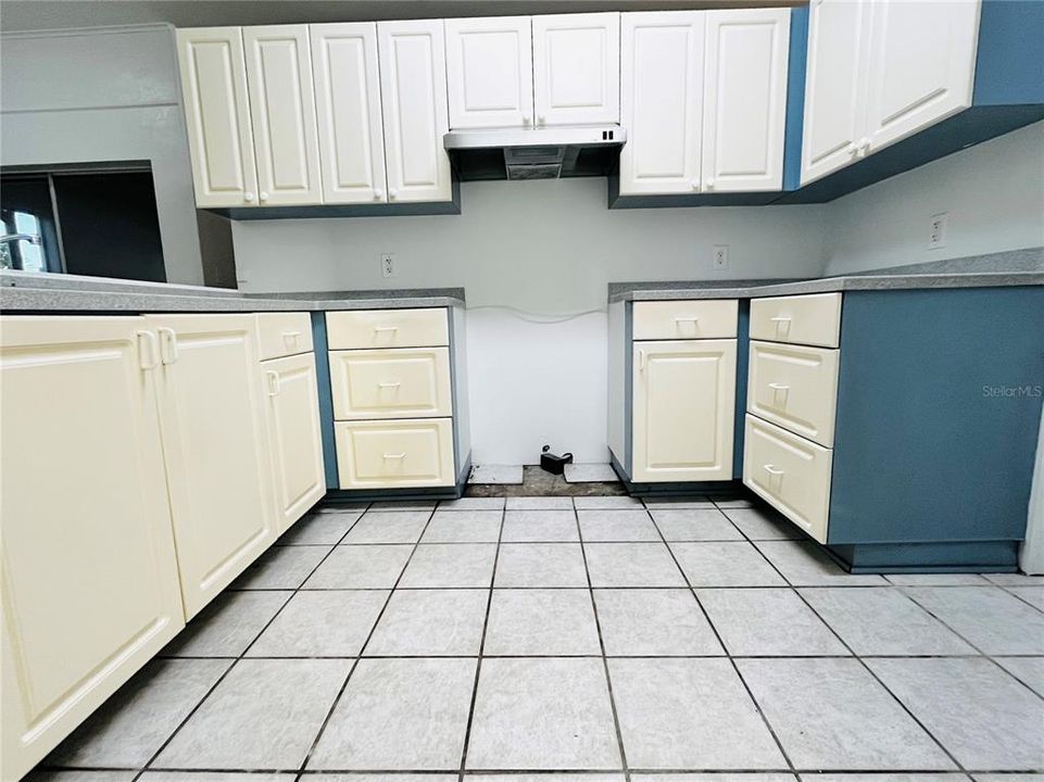 Под контрактом: $385,600 (3 спален, 2 ванн, 1404 Квадратных фут)