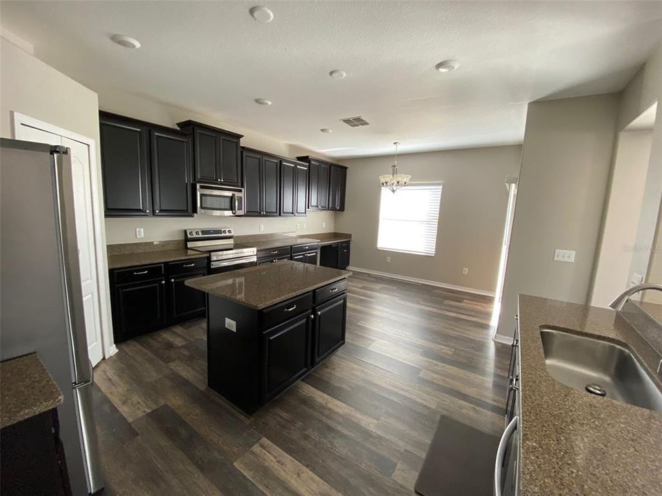 В аренду: $2,800 (6 спален, 3 ванн, 3023 Квадратных фут)