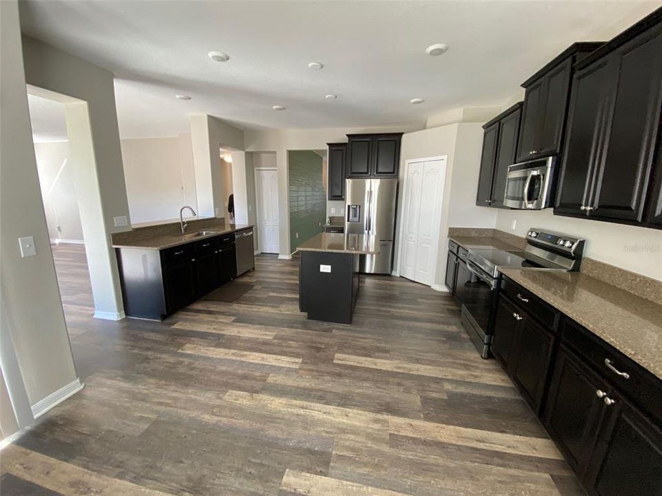 В аренду: $2,800 (6 спален, 3 ванн, 3023 Квадратных фут)