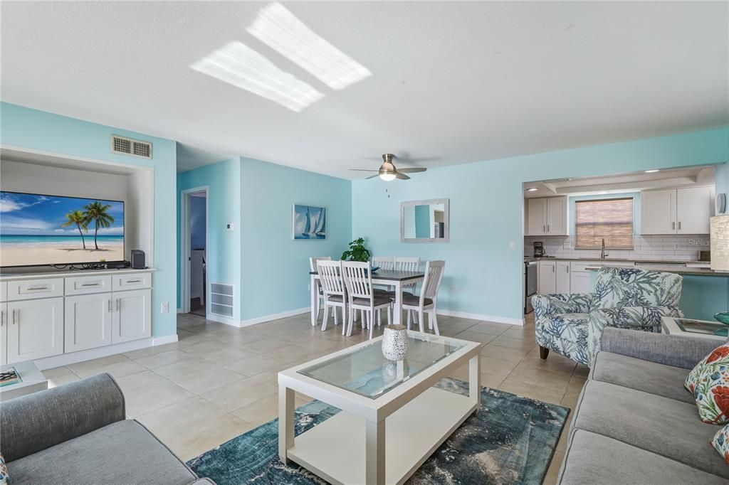 待售: $699,000 (2 贝兹, 2 浴室, 1101 平方英尺)