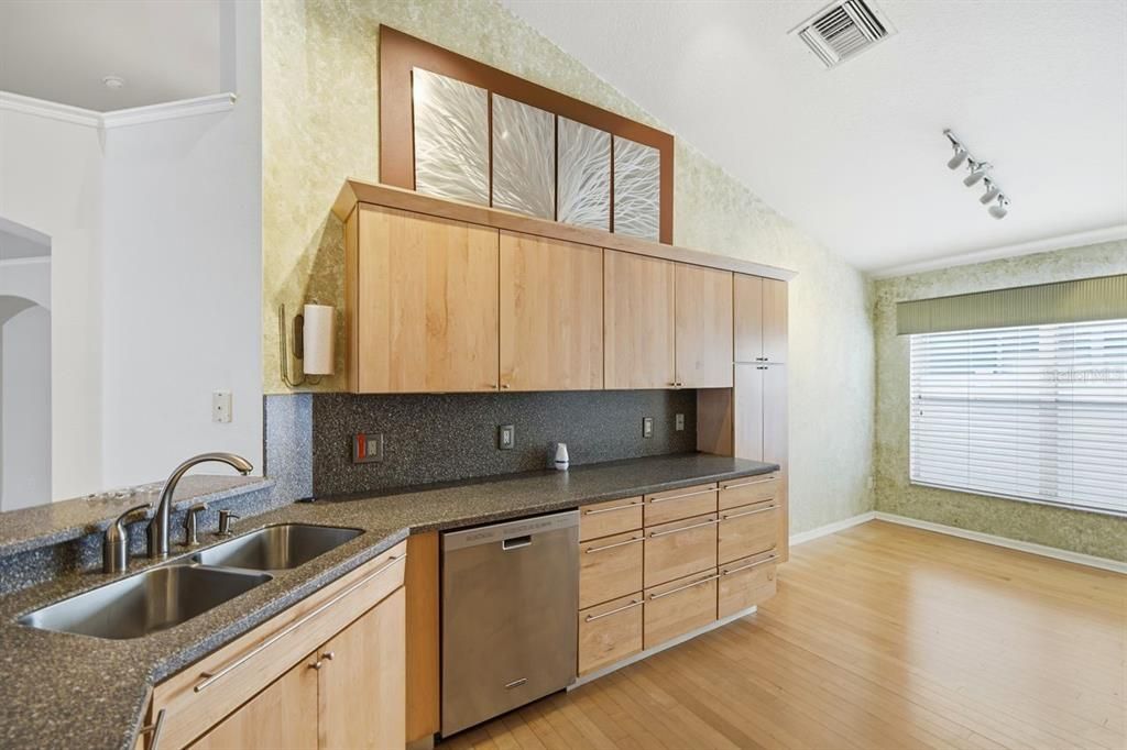 На продажу: $420,000 (3 спален, 2 ванн, 1769 Квадратных фут)