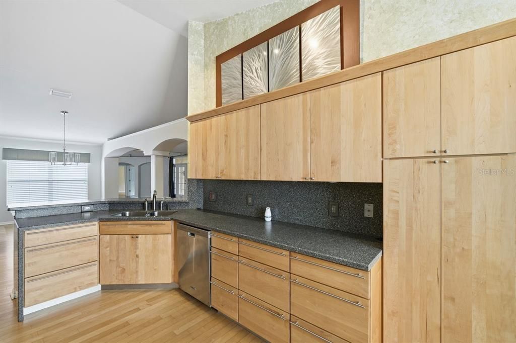 На продажу: $420,000 (3 спален, 2 ванн, 1769 Квадратных фут)