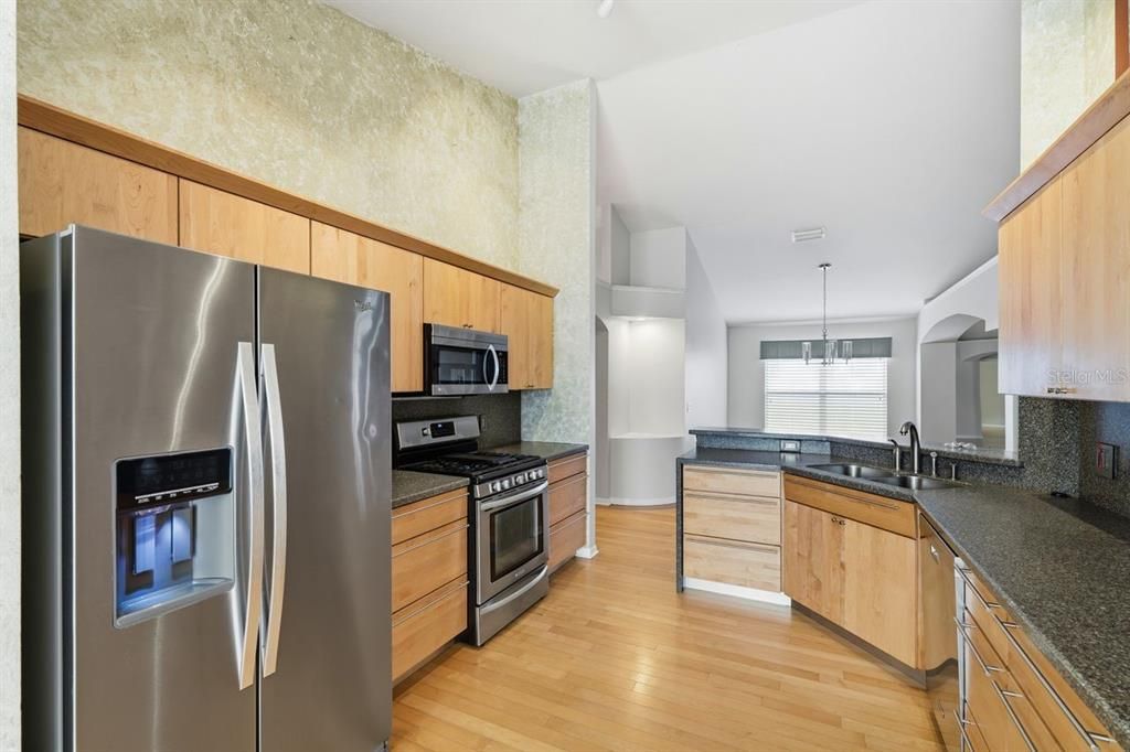 На продажу: $420,000 (3 спален, 2 ванн, 1769 Квадратных фут)