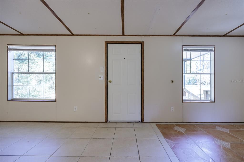 На продажу: $235,000 (3 спален, 2 ванн, 1248 Квадратных фут)