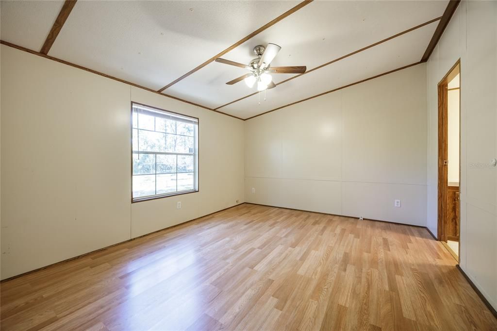 На продажу: $235,000 (3 спален, 2 ванн, 1248 Квадратных фут)