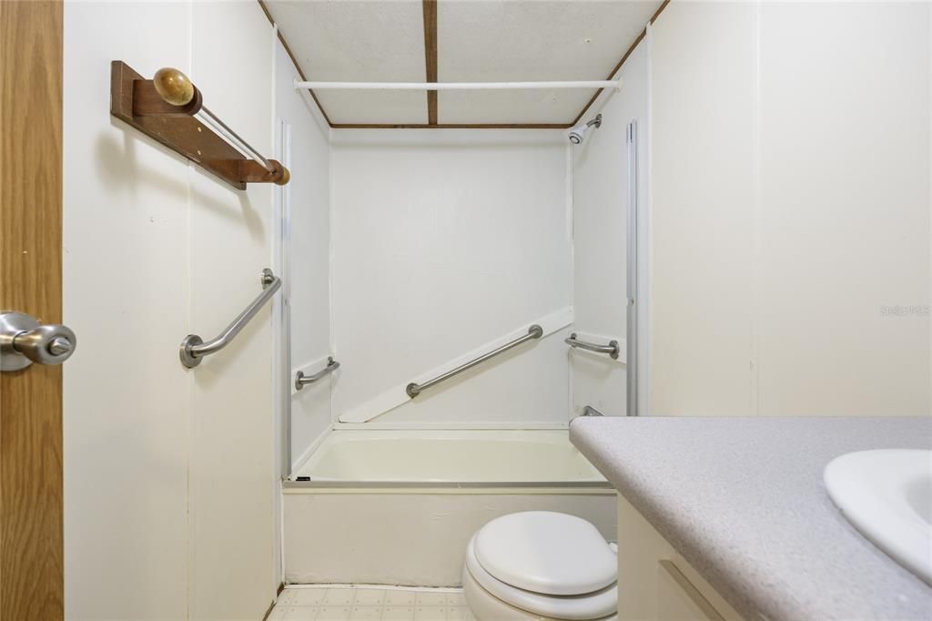 На продажу: $235,000 (3 спален, 2 ванн, 1248 Квадратных фут)