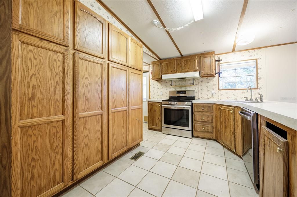 На продажу: $235,000 (3 спален, 2 ванн, 1248 Квадратных фут)