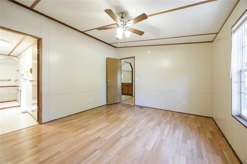 На продажу: $235,000 (3 спален, 2 ванн, 1248 Квадратных фут)