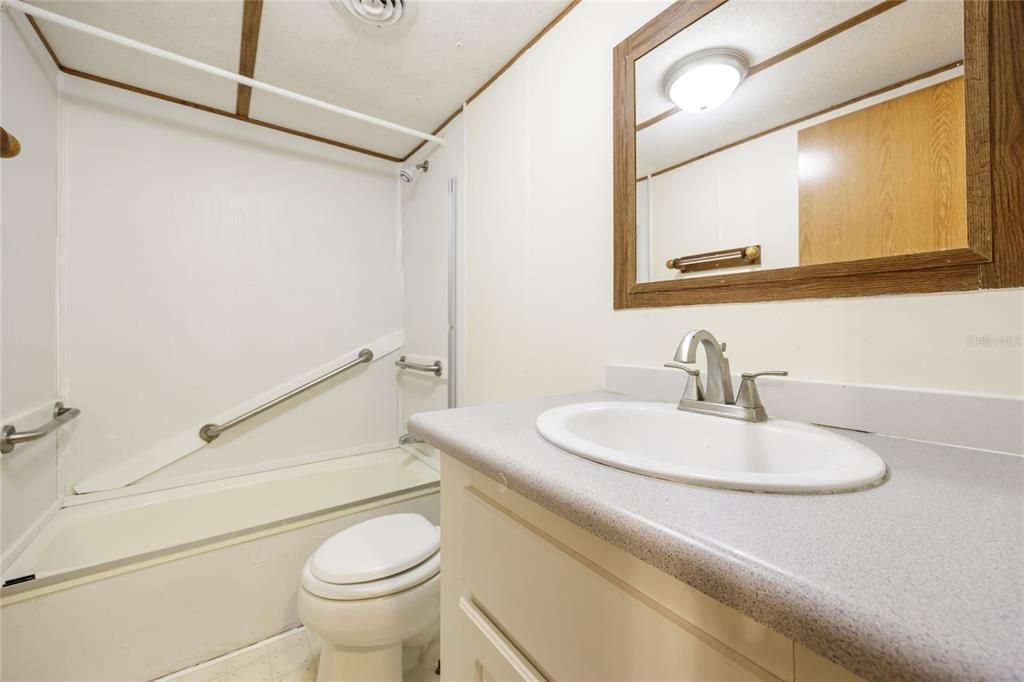 На продажу: $235,000 (3 спален, 2 ванн, 1248 Квадратных фут)