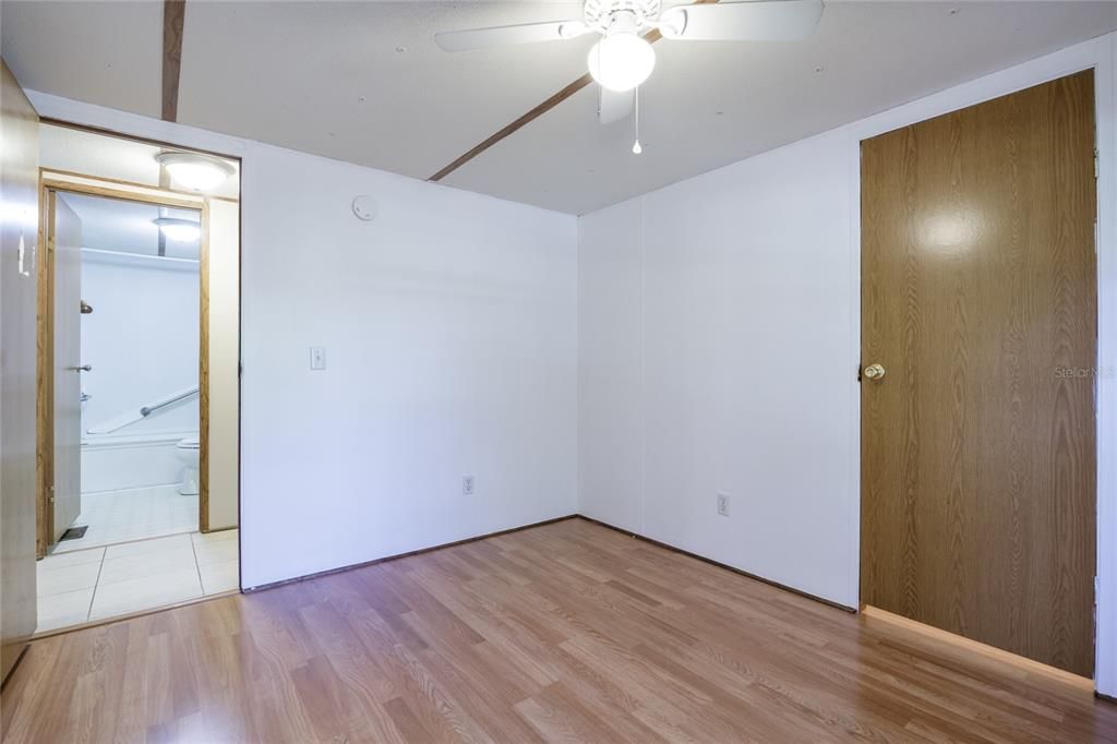 На продажу: $235,000 (3 спален, 2 ванн, 1248 Квадратных фут)