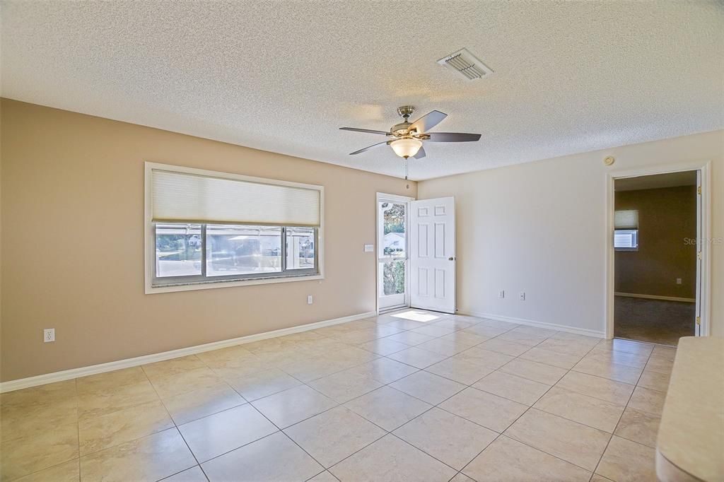 На продажу: $227,900 (2 спален, 2 ванн, 1248 Квадратных фут)