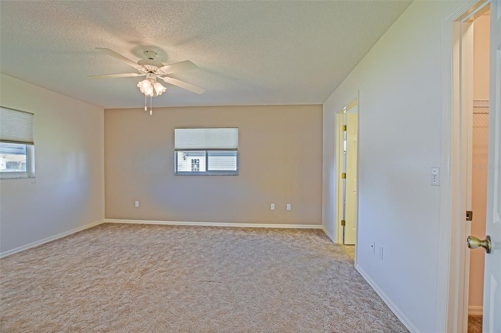 На продажу: $227,900 (2 спален, 2 ванн, 1248 Квадратных фут)