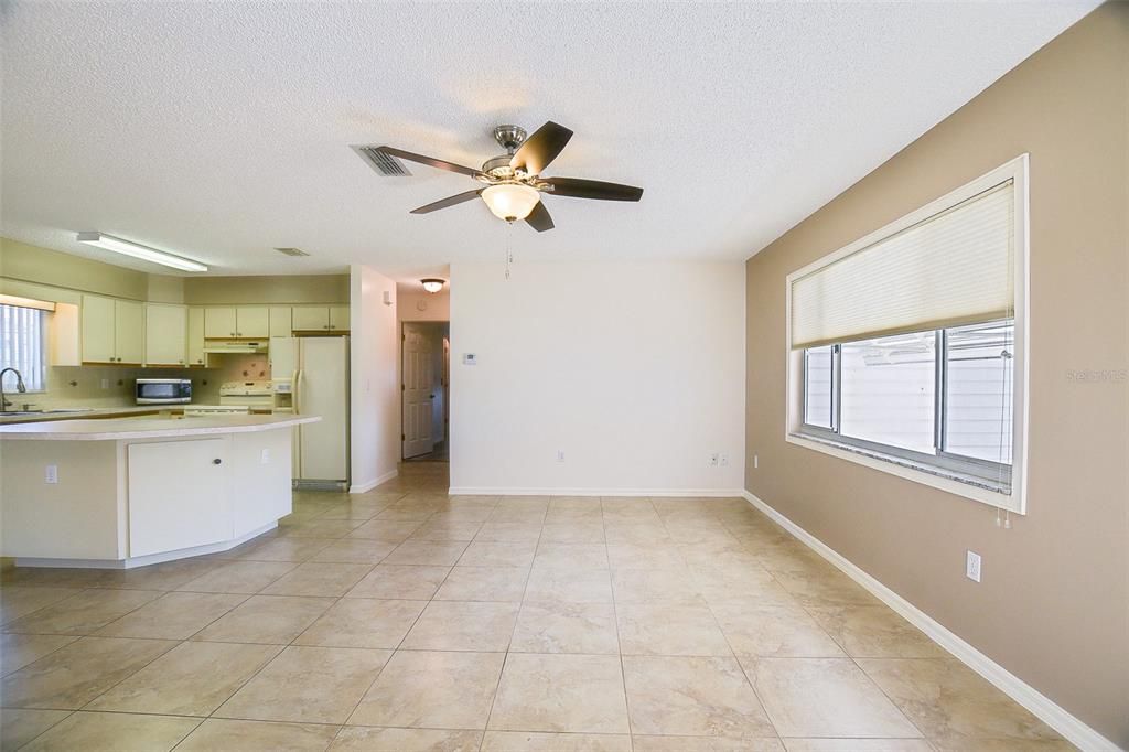 На продажу: $227,900 (2 спален, 2 ванн, 1248 Квадратных фут)