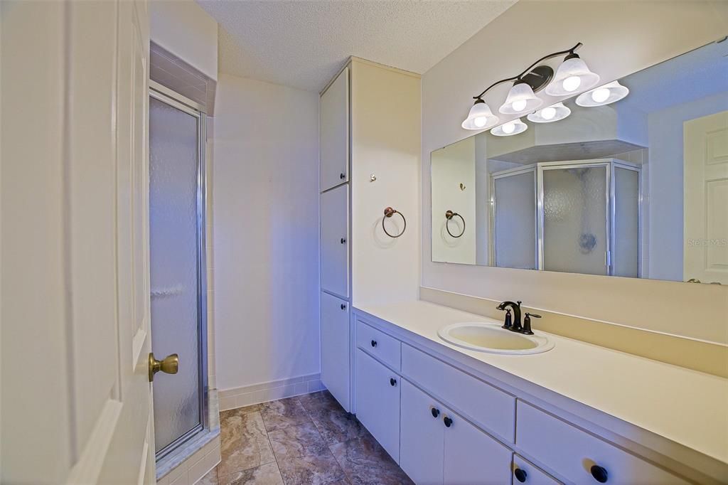 На продажу: $227,900 (2 спален, 2 ванн, 1248 Квадратных фут)