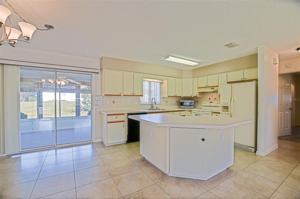 На продажу: $227,900 (2 спален, 2 ванн, 1248 Квадратных фут)