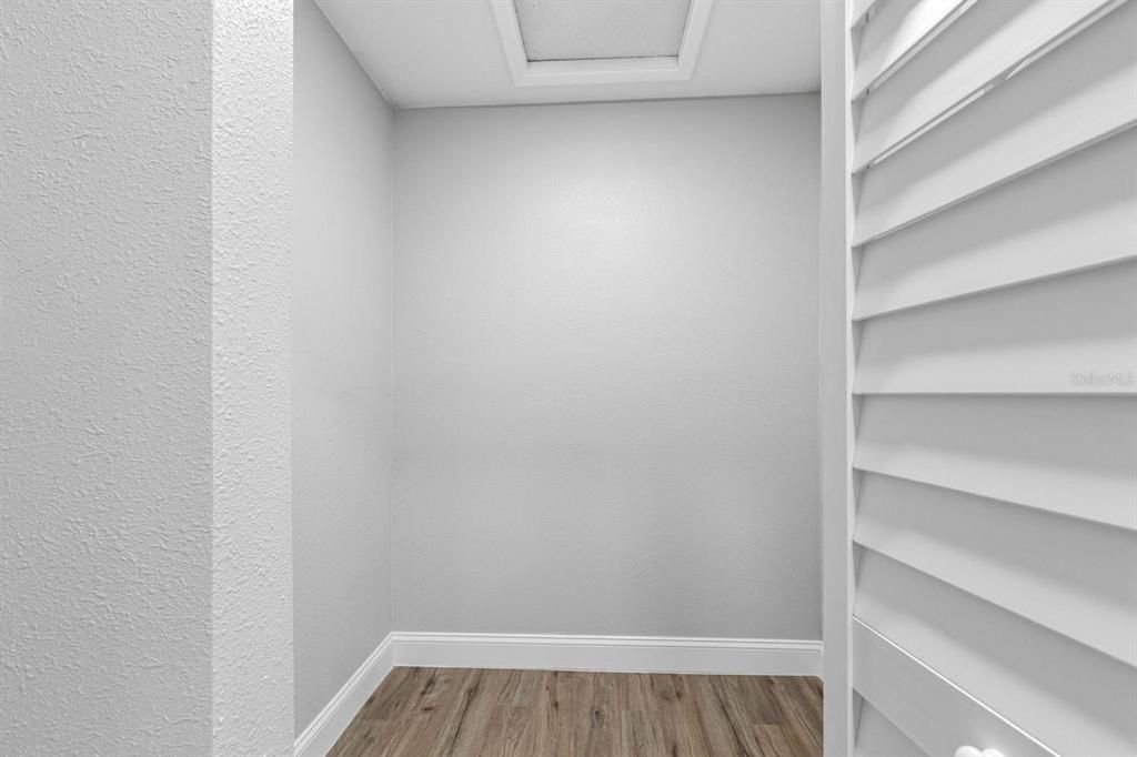 На продажу: $549,900 (4 спален, 2 ванн, 1588 Квадратных фут)