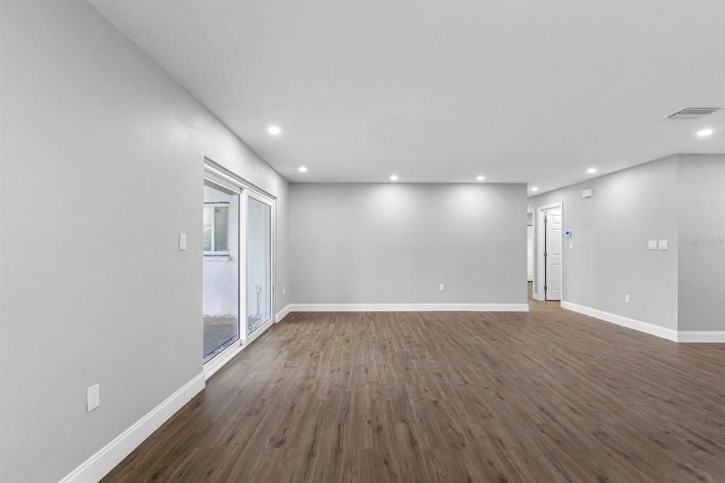 На продажу: $549,900 (4 спален, 2 ванн, 1588 Квадратных фут)