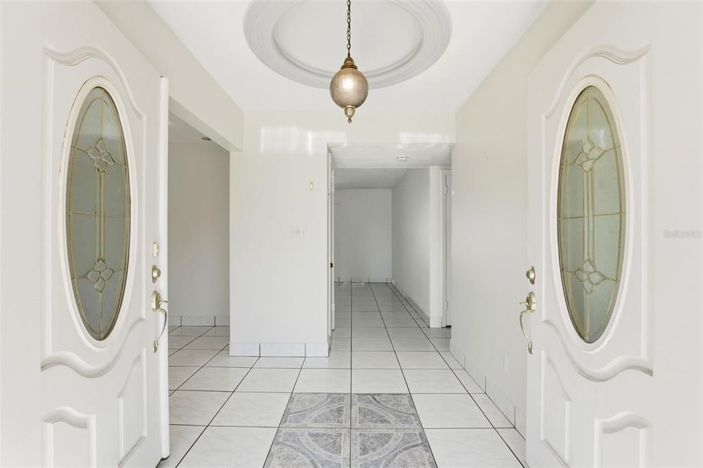 合同活跃: $625,000 (4 贝兹, 2 浴室, 2240 平方英尺)