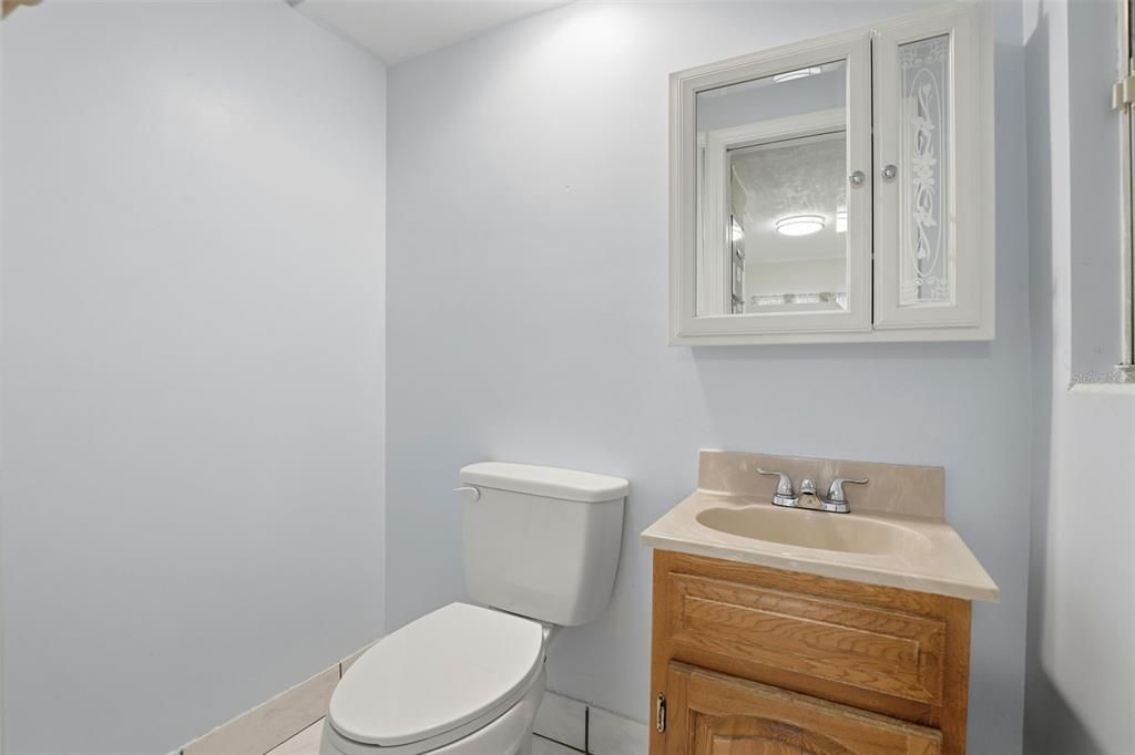 合同活跃: $625,000 (4 贝兹, 2 浴室, 2240 平方英尺)