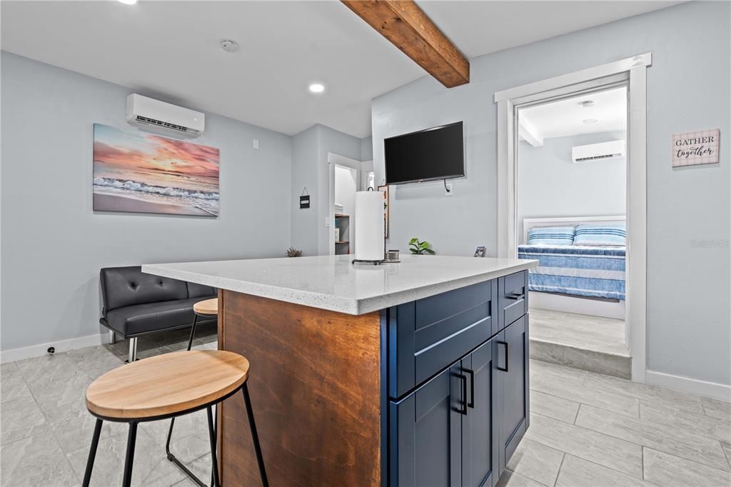 For Rent: $1,250 (1 beds, 1 baths, 400 Square Feet)