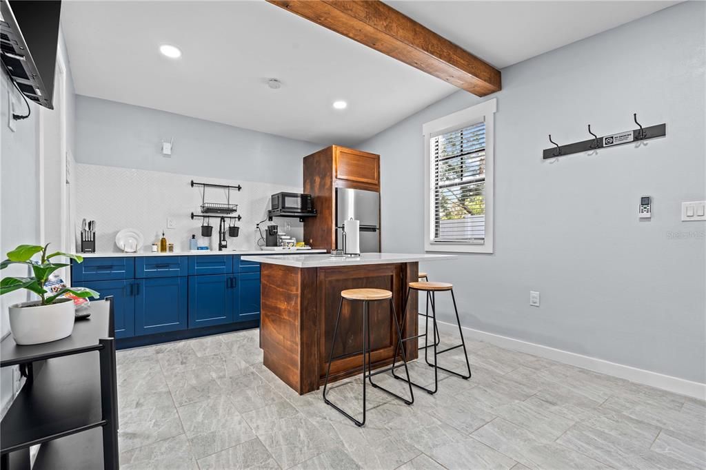 For Rent: $1,250 (1 beds, 1 baths, 400 Square Feet)