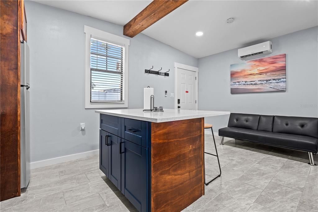 For Rent: $1,250 (1 beds, 1 baths, 400 Square Feet)