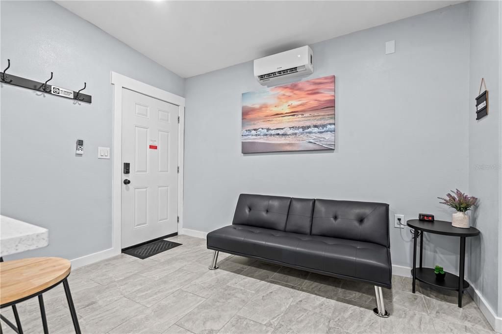 For Rent: $1,250 (1 beds, 1 baths, 400 Square Feet)