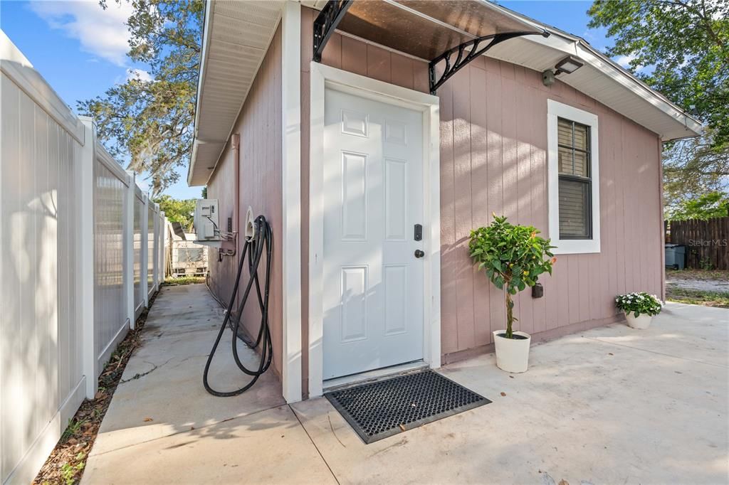 For Rent: $1,250 (1 beds, 1 baths, 400 Square Feet)