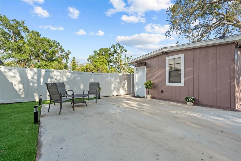 For Rent: $1,250 (1 beds, 1 baths, 400 Square Feet)