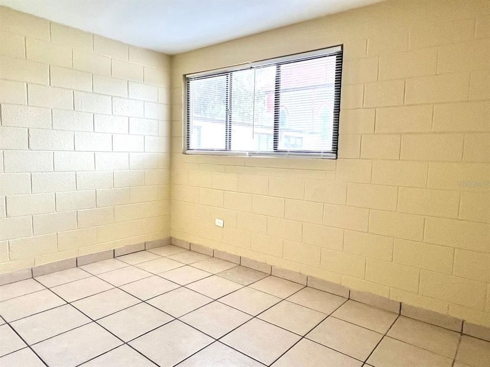 出租: $1,095 (2 贝兹, 1 浴室, 867 平方英尺)