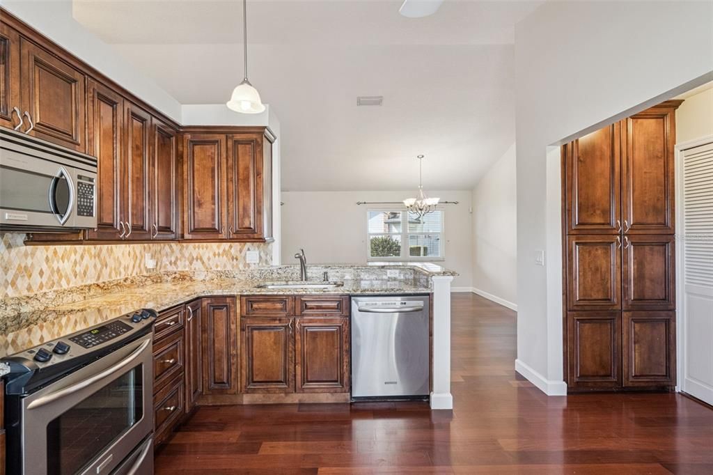 На продажу: $535,000 (3 спален, 2 ванн, 1492 Квадратных фут)