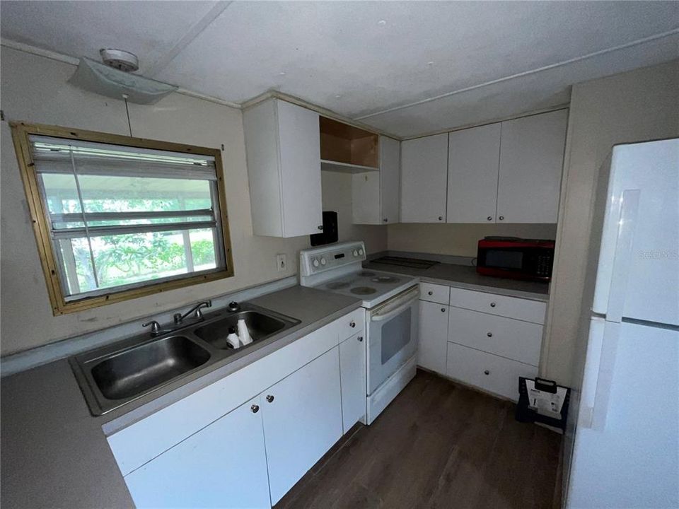 出租: $1,867 (3 贝兹, 1 浴室, 882 平方英尺)