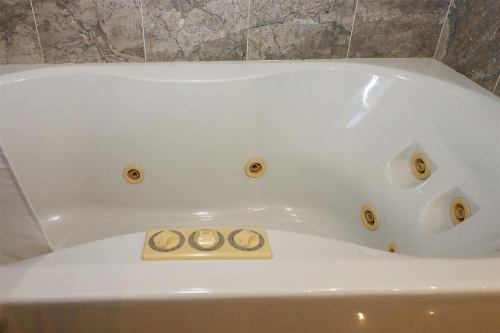 На продажу: $249,900 (3 спален, 2 ванн, 1628 Квадратных фут)