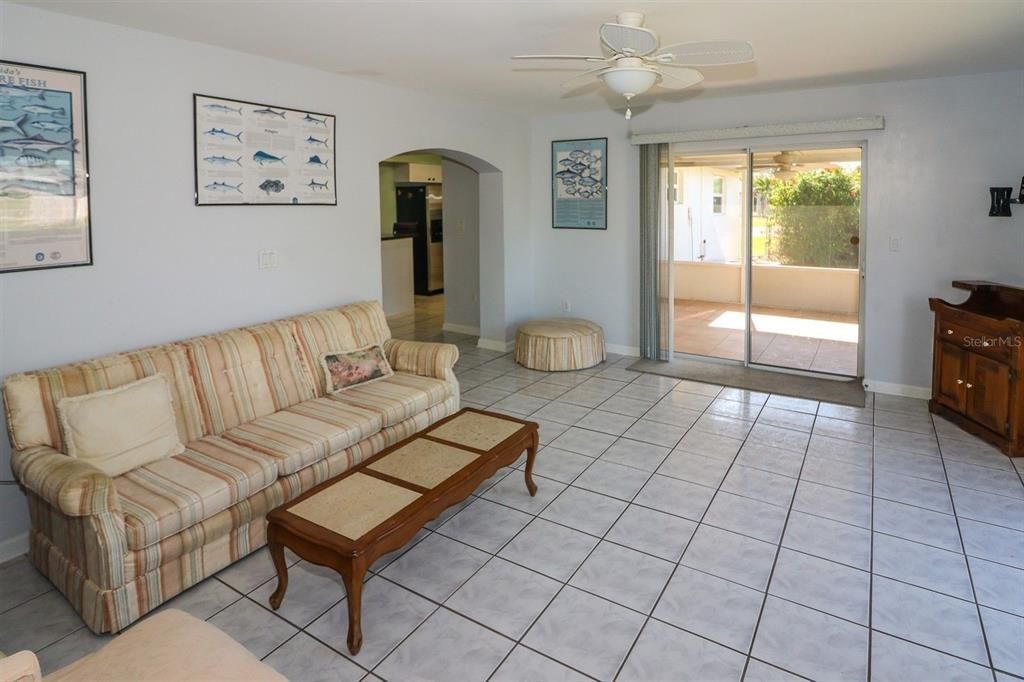 На продажу: $249,900 (3 спален, 2 ванн, 1628 Квадратных фут)