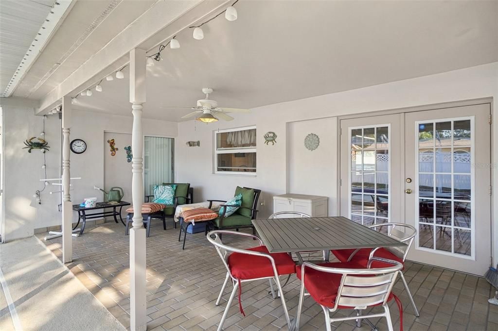 合同活跃: $450,000 (3 贝兹, 2 浴室, 1529 平方英尺)