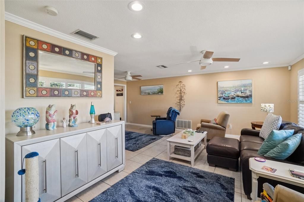 合同活跃: $450,000 (3 贝兹, 2 浴室, 1529 平方英尺)