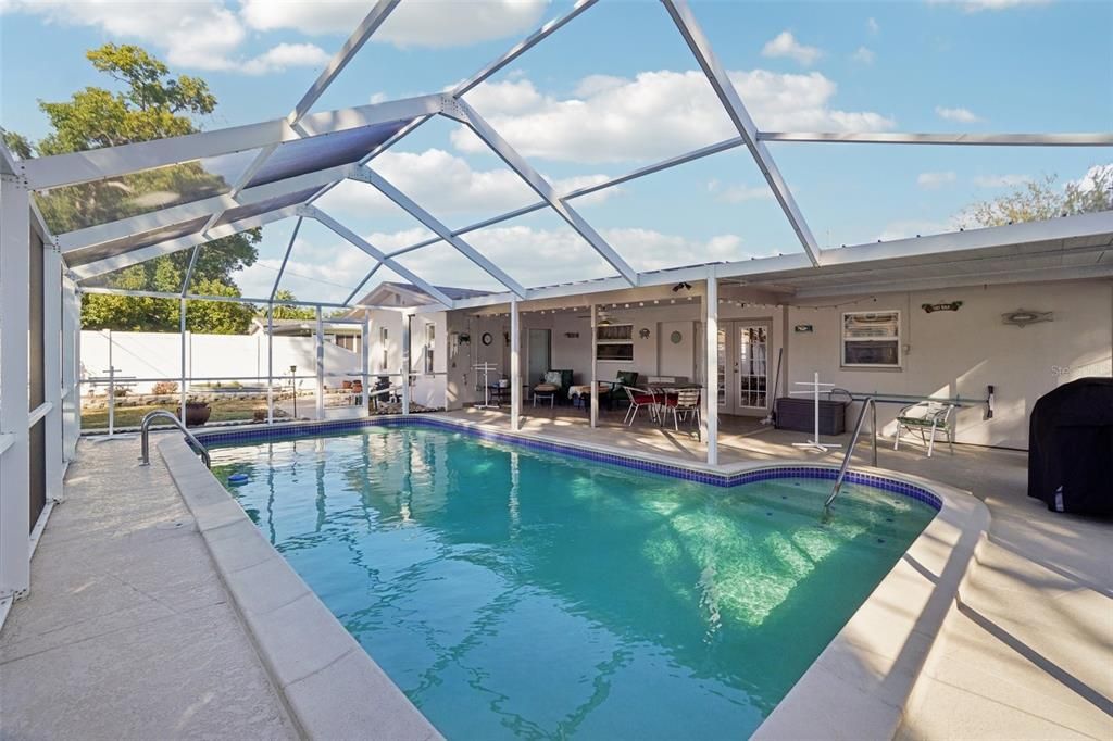 合同活跃: $450,000 (3 贝兹, 2 浴室, 1529 平方英尺)