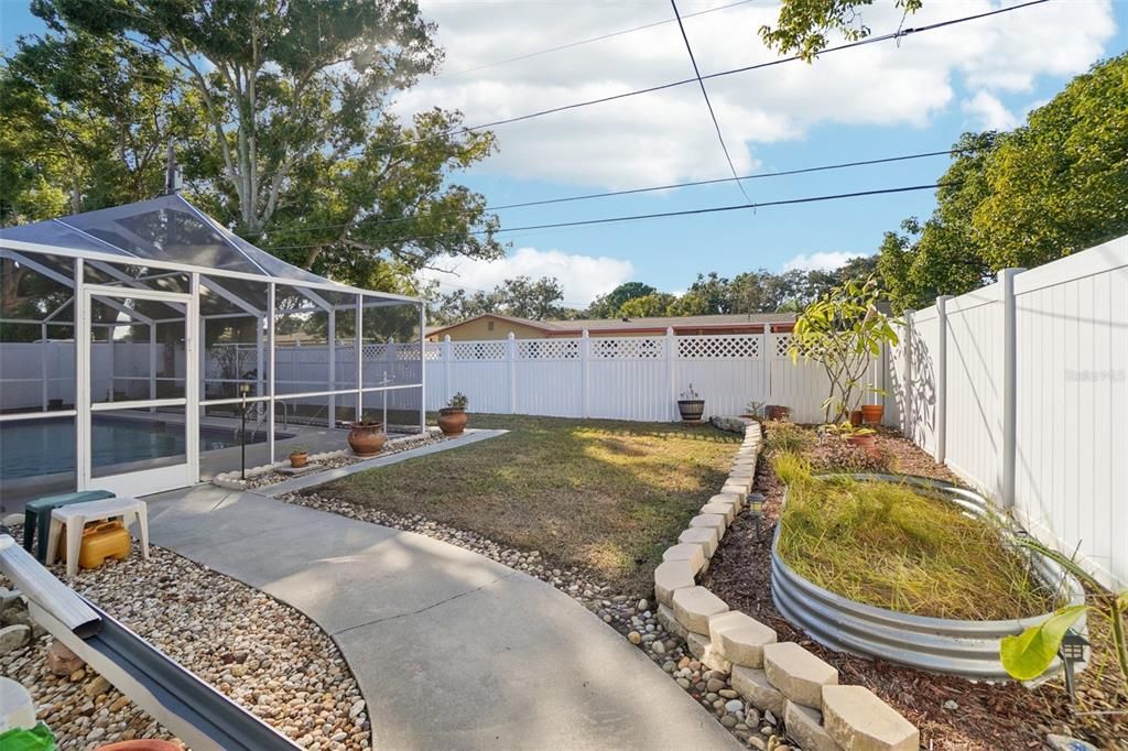 合同活跃: $450,000 (3 贝兹, 2 浴室, 1529 平方英尺)