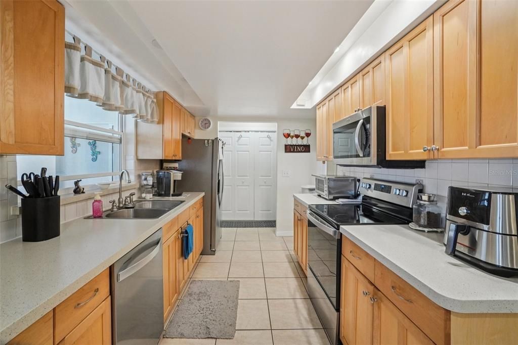 合同活跃: $450,000 (3 贝兹, 2 浴室, 1529 平方英尺)