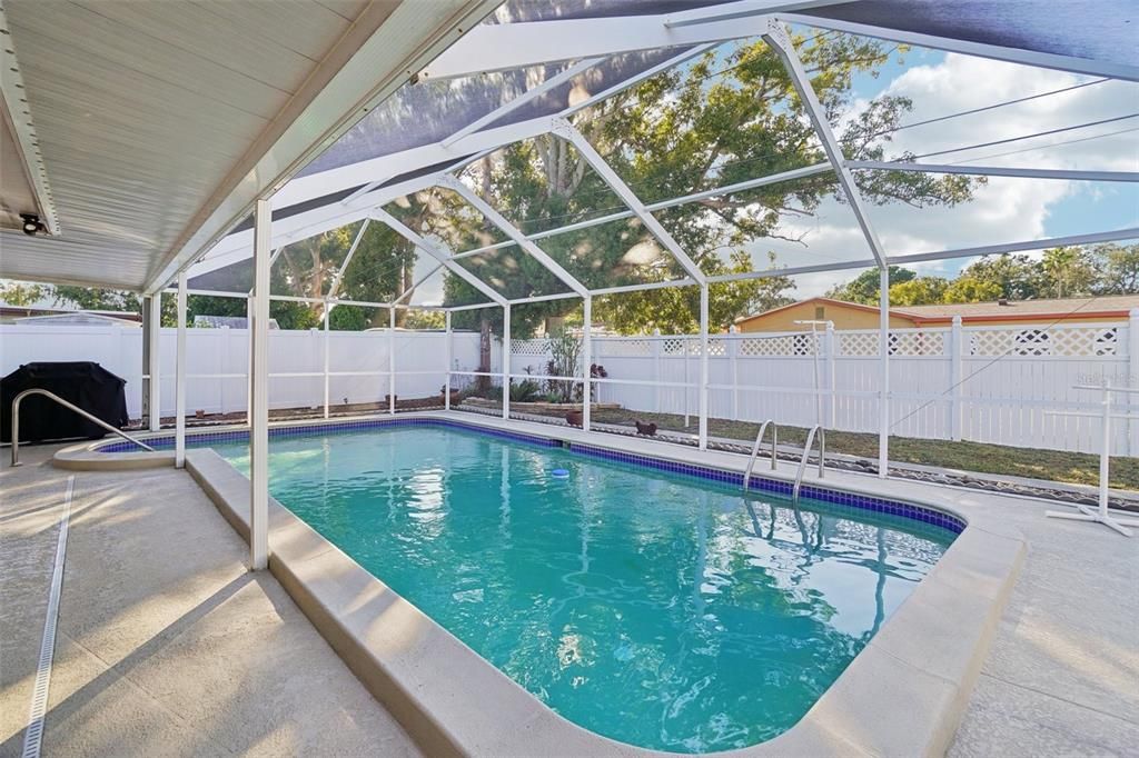 合同活跃: $450,000 (3 贝兹, 2 浴室, 1529 平方英尺)